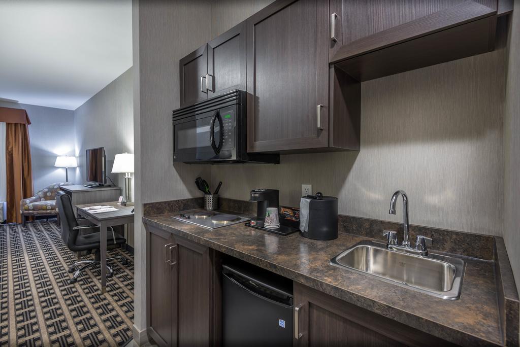 Timber Ridge Inn And Suites Fox Creek Rum bild