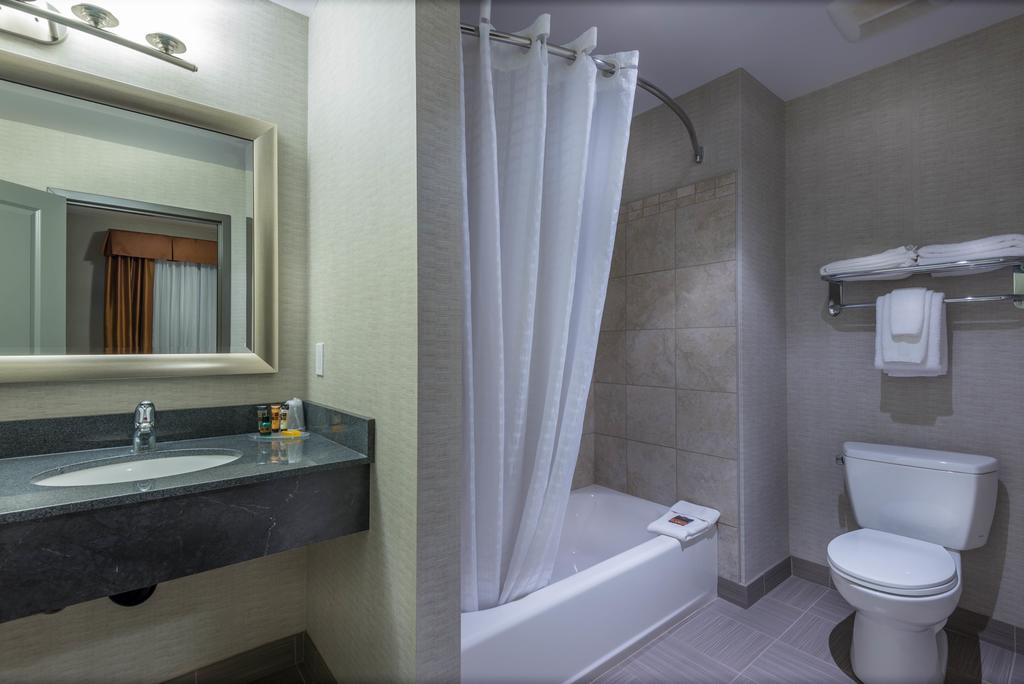 Timber Ridge Inn And Suites Fox Creek Rum bild